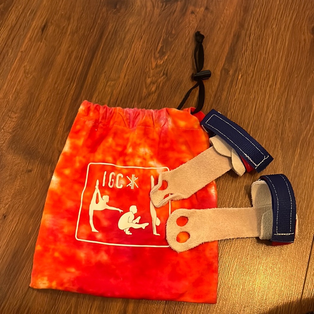 Gymnastics bar grips